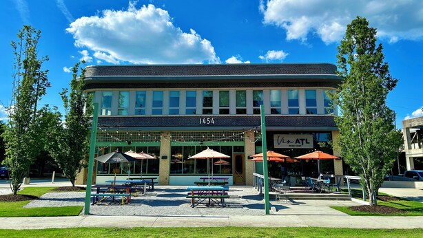 A building with a number 1454, outdoor seating area with tables and umbrellas, and a sign for 'Vin ATL Wine Shop'. - Walkable neighborhood! The Sun House - Entire home to yourself (Atlanta)