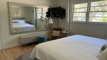 3 bedrooms, desk, iron/ironing board, free WiFi