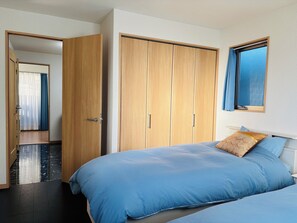 3 bedrooms, desk, iron/ironing board, free WiFi