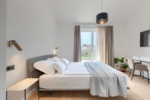 3 slaapkamers, een strijkplank/strijkijzer, internet, beddengoed