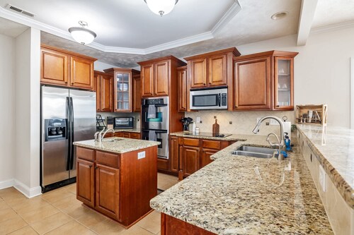 Spacious 4BR Home: Desks & Smart Tvs in Every Room