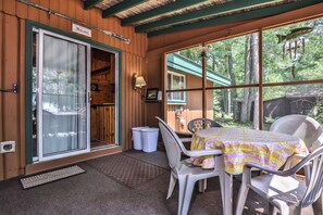 Outdoor dining - Estrold's Resort- Birch Cabin (St. Germain)