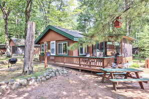 Outdoor dining - Estrold's Resort- Birch Cabin (St. Germain)