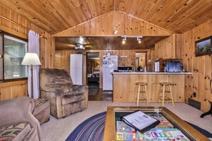 Interior - Estrold's Resort- Driftwood Cabin (St.Germain)