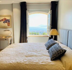 4 habitaciones, tabla de planchar con plancha, wifi y ropa de cama 