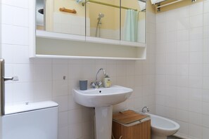 Regadera y secadora de cabello 