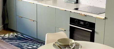 Fridge, microwave, oven, stovetop