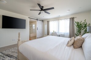 5 bedrooms, desk, iron/ironing board, travel cot