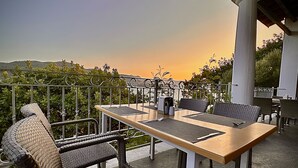 A terrace with a table and chairs, overlooking a scenic view. - Club Bellamare Beach (Marmaris)