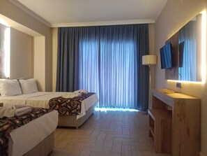Quarto triplo standard | Roupas de cama premium, cofres nos quartos, roupa de cama