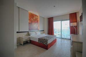 標準雙人或雙床房 | 高級寢具、房內夾萬、床單