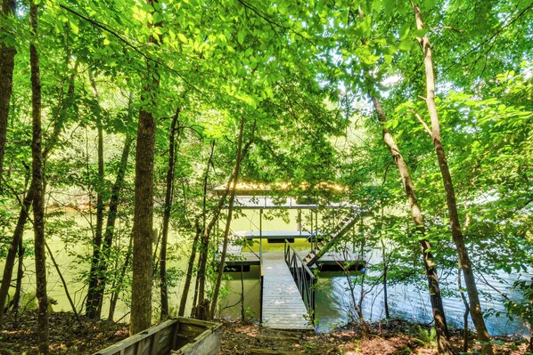 House (2 Bedrooms) | Interior - Waterfront Gainesville Home w/ Private Boat Dock! (Gainesville)