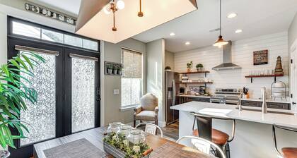 1 Mi to Old Town: Cheerful Bluffton Townhome!