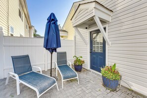 Apartment (2 Bedrooms) | Interior - 1 Mi to Old Town: Cheerful Bluffton Townhome! (Bluffton)