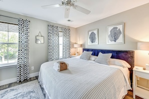 Apartment (2 Bedrooms) | Interior - 1 Mi to Old Town: Cheerful Bluffton Townhome! (Bluffton)
