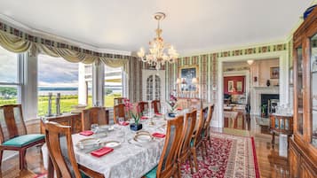 House (5 Bedrooms) | Interior