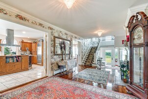 House (5 Bedrooms) | Interior