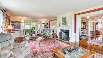 House (5 Bedrooms) | Interior