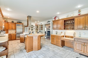 House (5 Bedrooms) | Interior