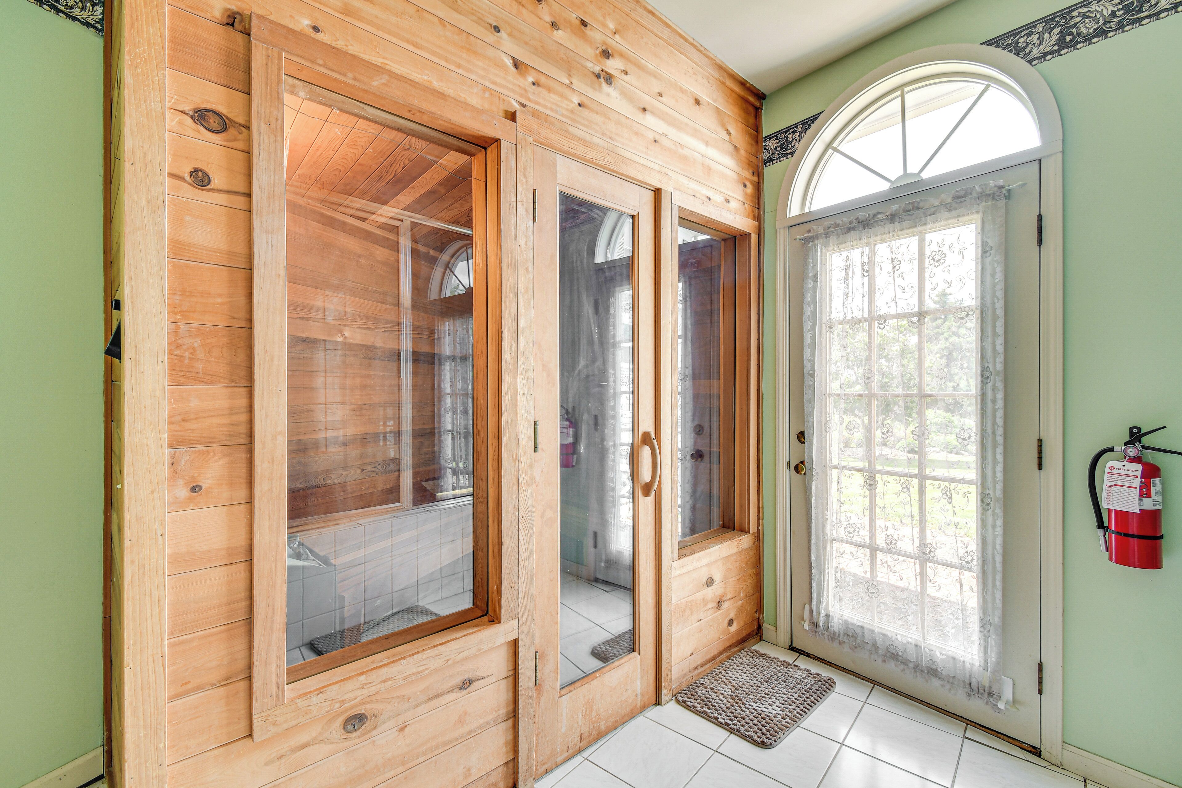 House (5 Bedrooms) | Interior