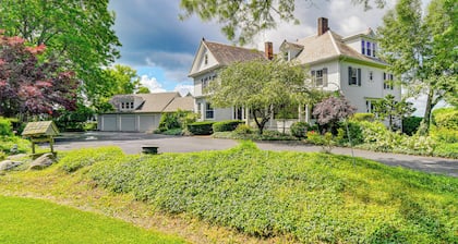 Geneva Vacation Rental w/ Vineyard & Lake Views!