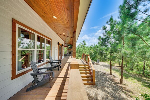 House (0 Bedroom) | Interior - Tree-lined Broken Bow Studio Cabin w/ Hot Tub! (Broken Bow)