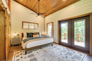 House (0 Bedroom) | Interior - Tree-lined Broken Bow Studio Cabin w/ Hot Tub! (Broken Bow)