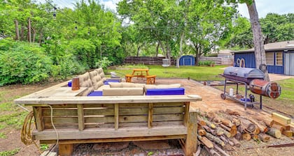 9 Mi to Dtwn: Fort Worth Home w/ Patio & Yard
