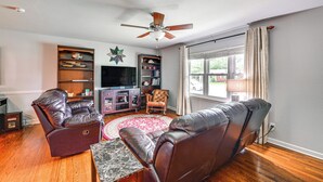 Unclassified image, 3 of 29, button - Large Yard & Fire Pit! Home 13 Mi to At&t Stadium (Fort Worth)