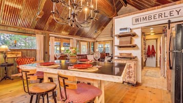 House (1 Bedroom) | Interior