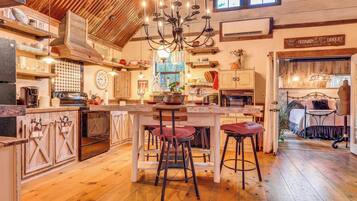 House (1 Bedroom) | Interior