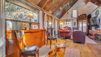 House (1 Bedroom) | Interior