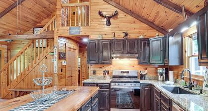 Woodsy Beaver Cove Cabin w/ Deck & Fire Pit!