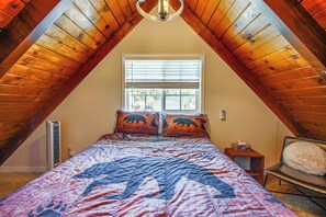 2 bedrooms, laptop workspace, bed sheets - Year-round Big Bear Retreat < 10 Mi to Lake & Ski! (Big Bear City)