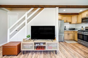 Oven, stovetop, cookware/dishes/utensils, paper towels - Year-round Big Bear Retreat < 10 Mi to Lake & Ski! (Big Bear City)