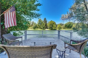 Property grounds - Waterfront Shady Cove Home w/ Fishing Deck! (Shady Cove)