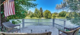 Waterfront Shady Cove Home w/ Fishing Deck!