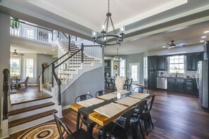 Interior - Sprawling Kentucky Getaway w/ Pool & Hot Tub! (Berry)