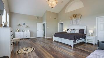 House (5 Bedrooms) | Interior