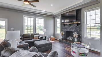 House (5 Bedrooms) | Interior