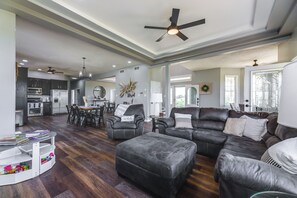 Talo (5 Bedrooms) | Sisätilat