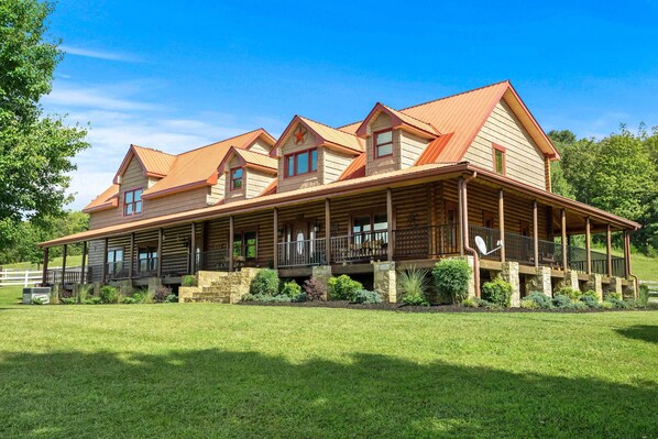 House (3 Bedrooms) | Front of property - Rustic Retreat in Hickman on 160 Acres w/ Views! (Hickman)