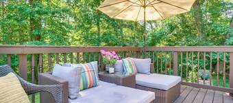 Charming Cape Cod Cottage: 4 Mi to Bristol Beach!