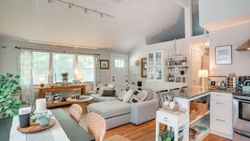Cottage (2 Bedrooms) | Interior