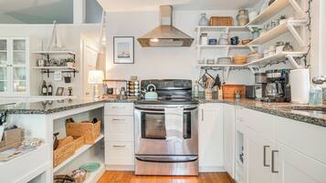 Cottage (2 Bedrooms) | Interior