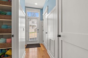 Interior - Lake Front Condo W/ Pool Access, Walk to Saugatuck (Saugatuck)