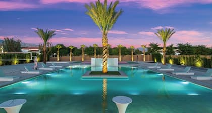 Nahana Desert Oasis with massive pool, pickleball, beach volleyball, bocce!