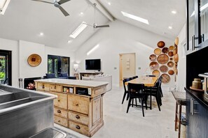 Interior - Grey Gardens: New Year's Eve Special Offer! (Saugatuck)