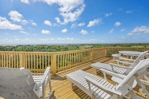 Property grounds - Soundfront Home w/ Indoor Pool, Hot Tub, Elevator, Game Room, Tiki Bar, Theater (Avon)