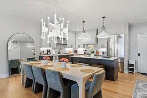 Dining - Walloon Village 1 Bedroom Condo Across From The Lake! 7 night minimum. (Walloon Village)